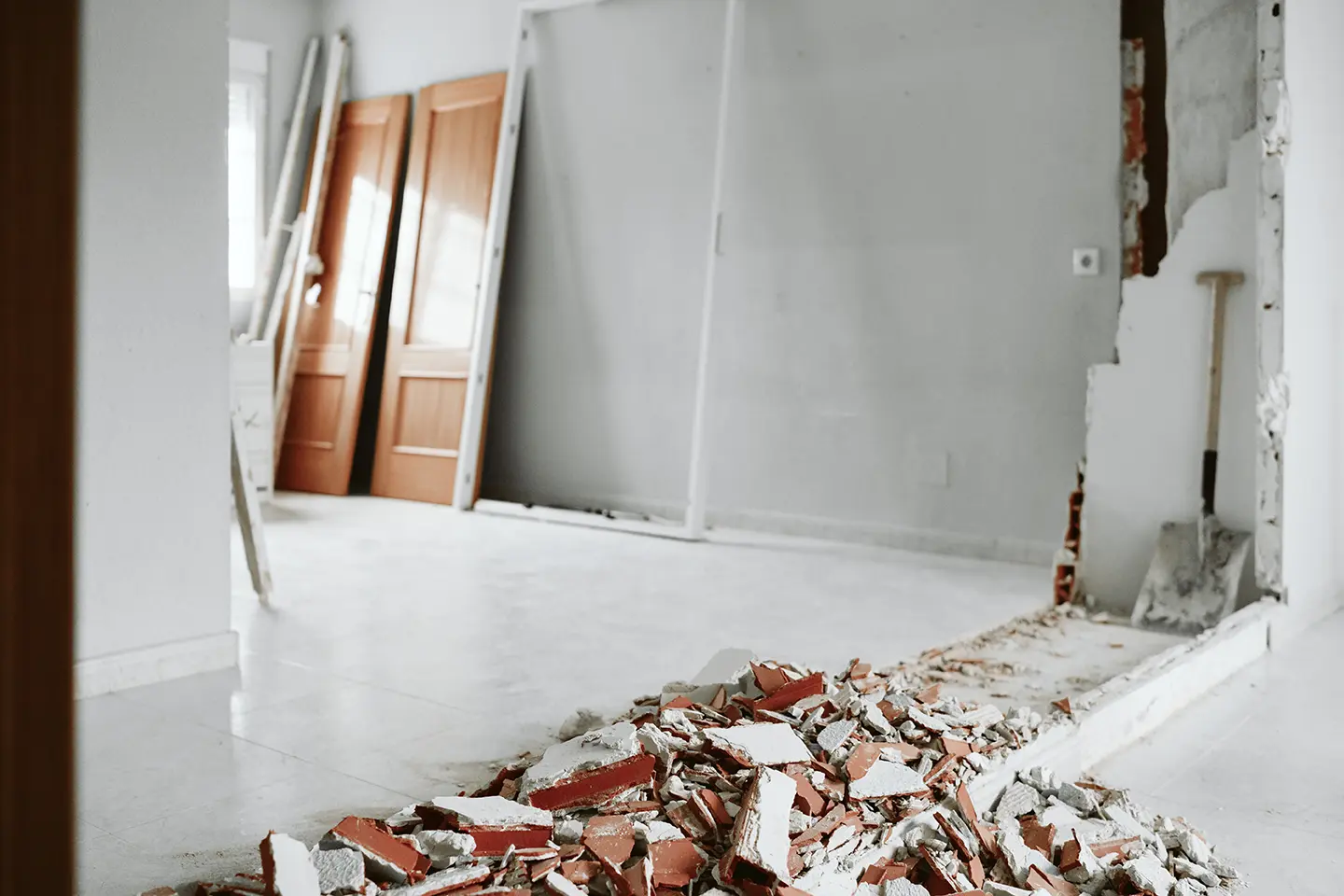 Benefits of Renting a Dumpster for Home Renovation Projects